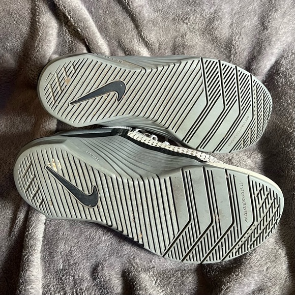 Nike White and Gray Athletic Shoes - Picture 5 of 6